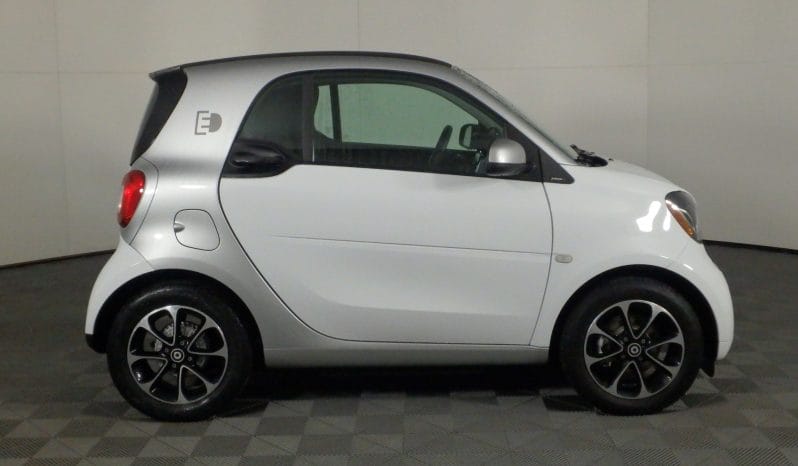 Used 2017 smart fortwo electric drive passion coupe 2dr Car – WMEFJ9BA6HK235652 full