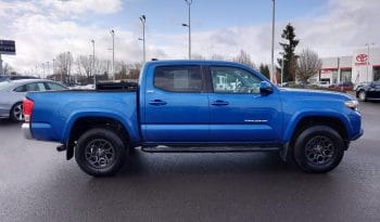 Used 2017 Toyota Tacoma SR5 Double Cab 5′ Bed V6 4×4 AT Crew Cab Pickup – 3TMCZ5AN3HM118076 full