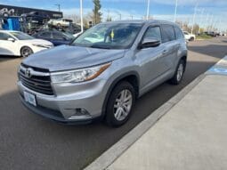 Used 2015 Toyota Highlander LE V6 4D Sport Utility – 5TDBKRFH3FS147147