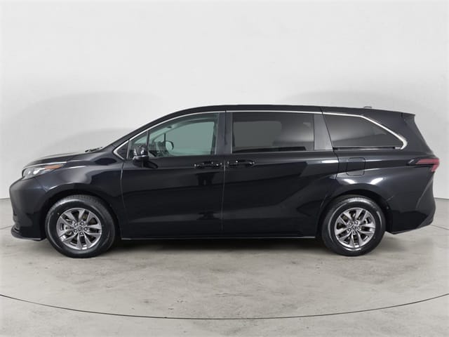 Used 2025 Toyota Sienna LE 4D Passenger Van – 5TDKRKEC7SS236870