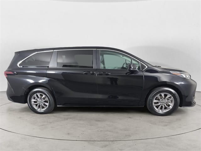 Used 2025 Toyota Sienna LE 4D Passenger Van – 5TDKRKEC7SS236870