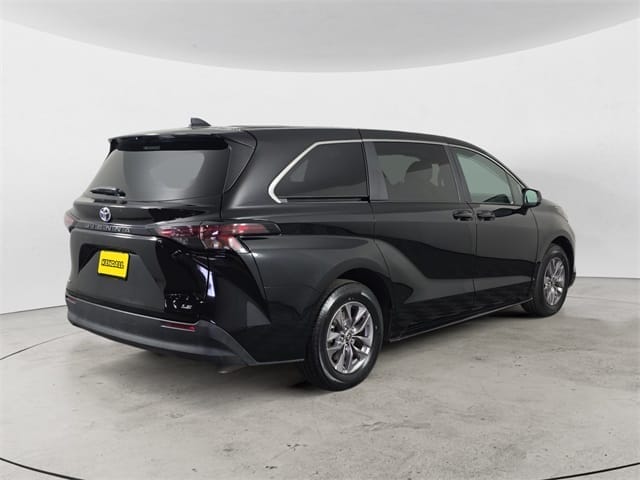 Used 2025 Toyota Sienna LE 4D Passenger Van – 5TDKRKEC7SS236870