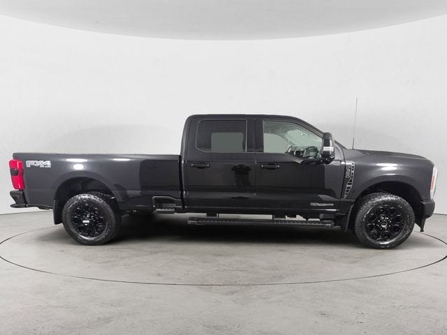 Used 2025 Ford F-350SD Lariat 4D Crew Cab – 1FT8W3BT2SEC43356