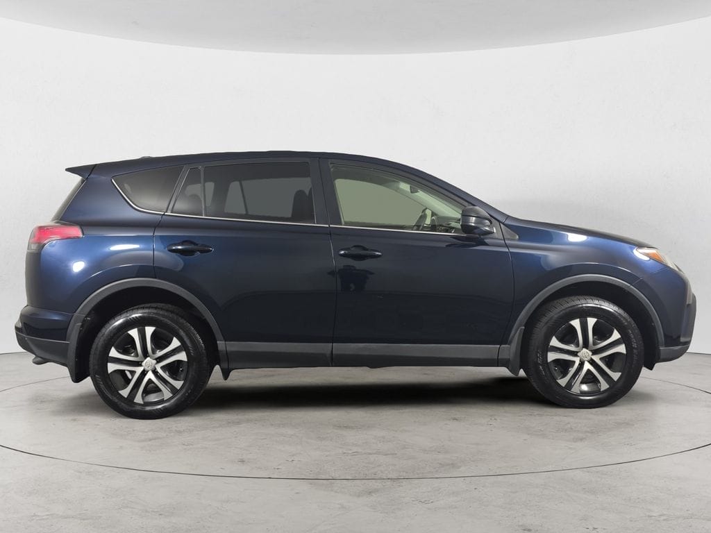 Used 2018 Toyota RAV4 LE 4D Sport Utility – JTMBFREV0JJ747982