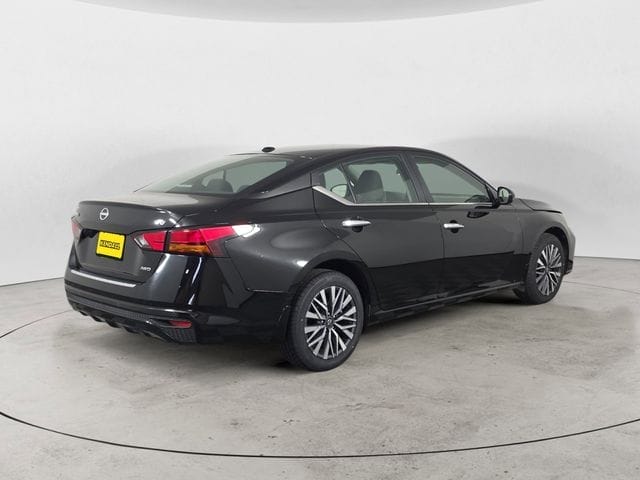 Used 2023 Nissan Altima 2.5 SV 4D Sedan – 1N4BL4DW0PN334022
