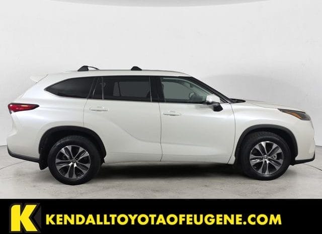 Used 2021 Toyota Highlander XLE 4D Sport Utility – 5TDHZRBH2MS075821 full
