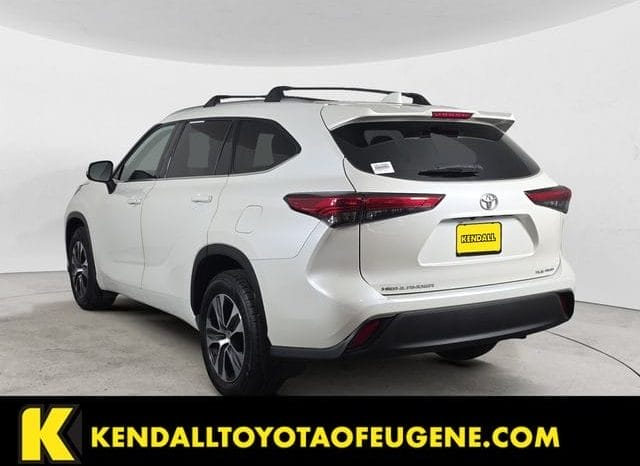 Used 2021 Toyota Highlander XLE 4D Sport Utility – 5TDHZRBH2MS075821 full