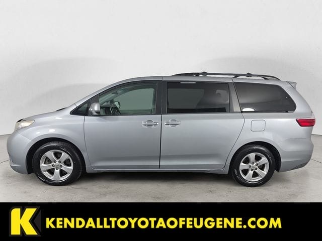 Used 2016 Toyota Sienna LE 4D Passenger Van - 5TDKK3DC2GS739175