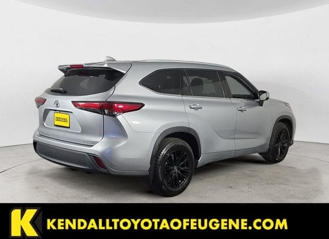 Used 2022 Toyota Highlander XLE 4D Sport Utility – 5TDGZRBH5NS577025 full